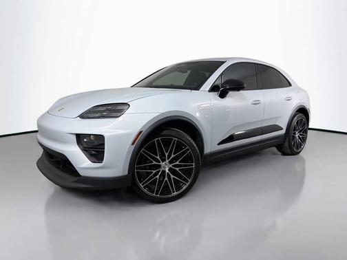 Ice Grey Metallic 2026 Porsche Macan
