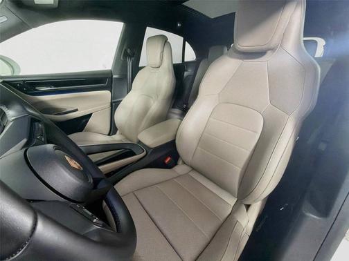 White 2025 Porsche Macan 4