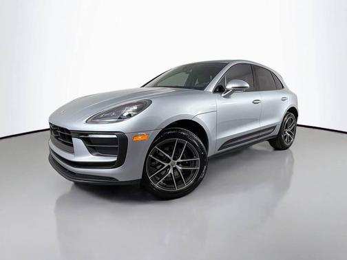 Dolomite Silver Metallic 2026 Porsche Macan