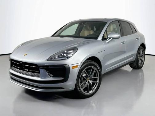 Dolomite Silver Metallic 2025 Porsche Macan