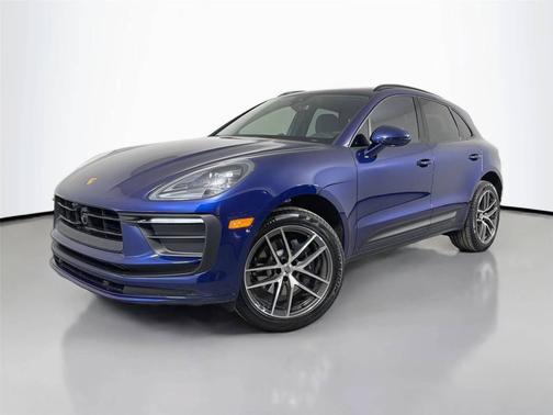 Gentian Blue Metallic 2026 Porsche Macan