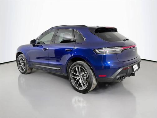 Gentian Blue Metallic 2026 Porsche Macan