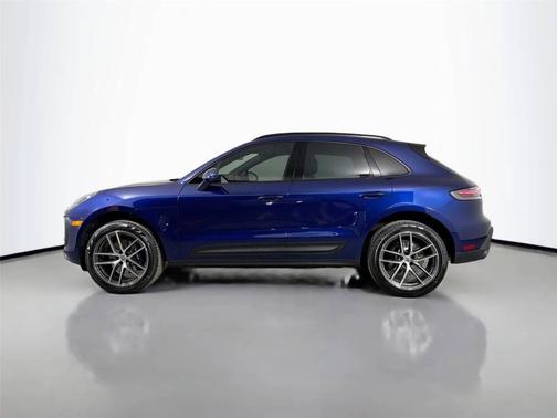 Gentian Blue Metallic 2026 Porsche Macan