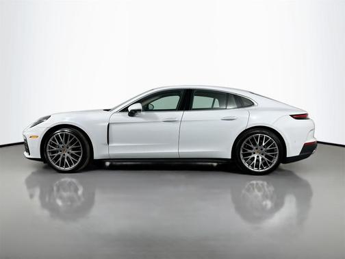 2024 Porsche Panamera 4