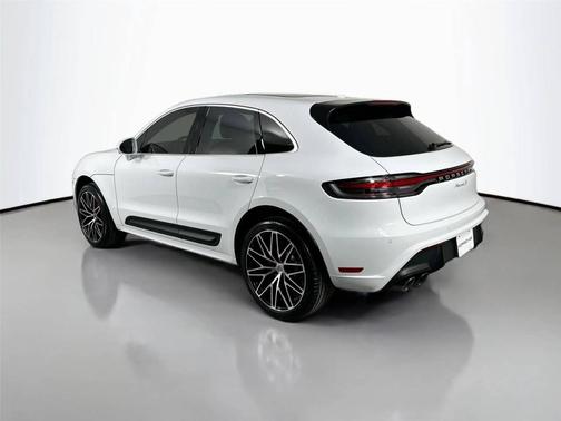 Carrara White Metallic 2026 Porsche Macan