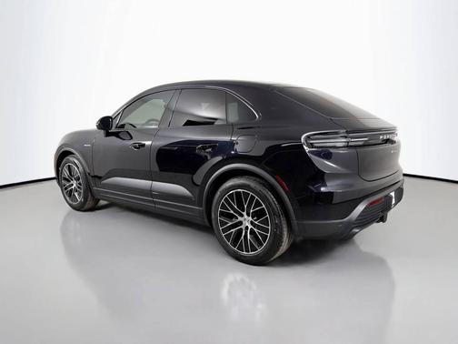 Jet Black Metallic 2026 Porsche Macan