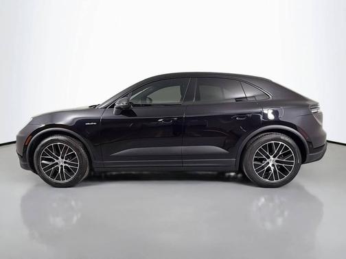 Jet Black Metallic 2026 Porsche Macan