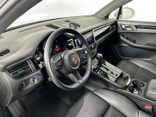 2023 Porsche Macan 