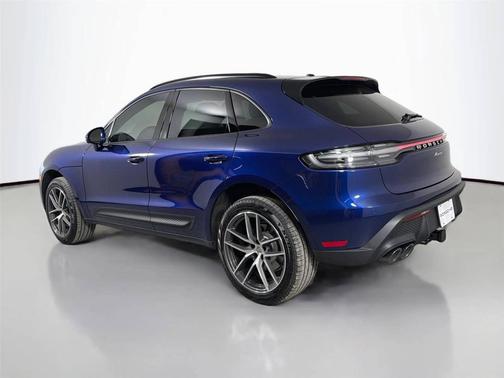 Gentian Blue Metallic 2026 Porsche Macan