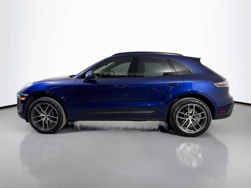 Gentian Blue Metallic 2026 Porsche Macan