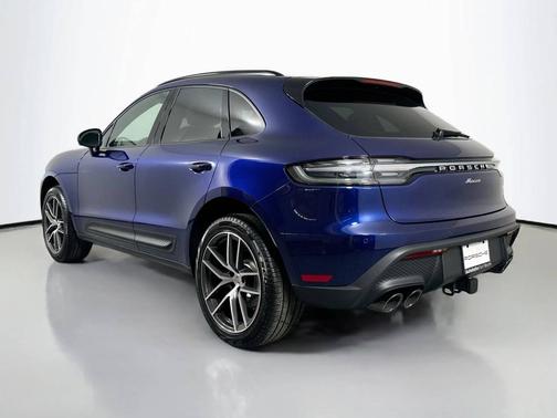 Gentian Blue Metallic 2025 Porsche Macan