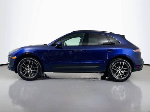 Gentian Blue Metallic 2025 Porsche Macan