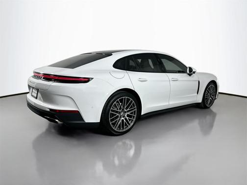 2026 Porsche Panamera 4