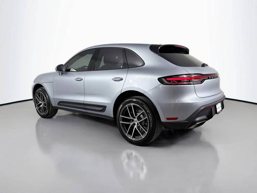 Dolomite Silver Metallic 2026 Porsche Macan