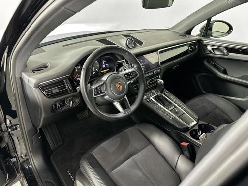 2021 Porsche Macan Base