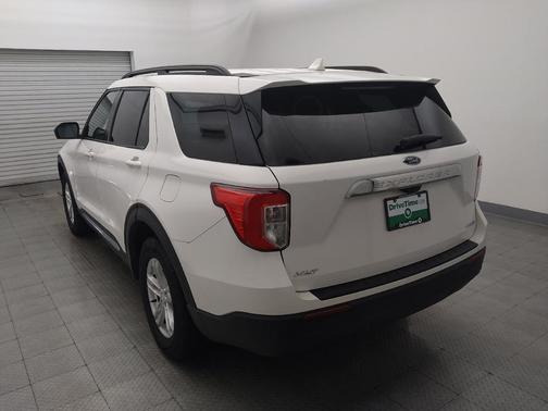 Star White Metallic Tri-Coat 2022 Ford Explorer XLT