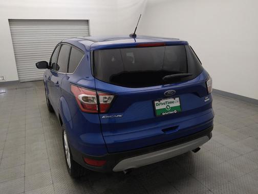 Lightning Blue Metallic 2017 Ford Escape SE