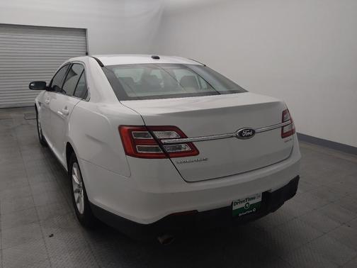 2014 Ford Taurus SE