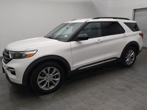 White 2020 Ford Explorer XLT