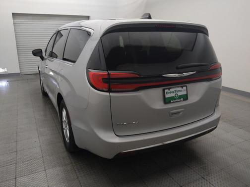 Silver Mist Clearcoat 2024 Chrysler Pacifica Touring L