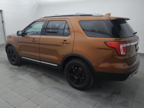 Red 2017 Ford Explorer XLT