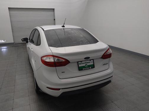 Oxford White 2015 Ford Fiesta SE