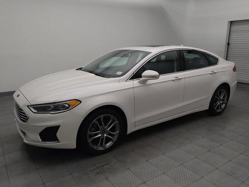White Platinum Metallic Tri-Coat 2019 Ford Fusion SEL