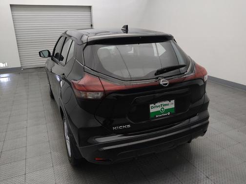 Super Black 2024 Nissan Kicks S