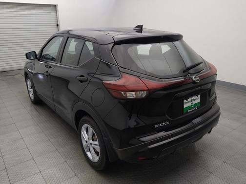 Super Black 2024 Nissan Kicks S