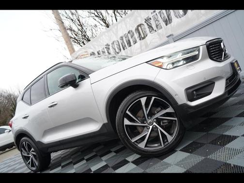 2019 Volvo XC40 T5 R-Design
