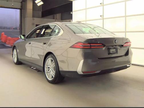 2024 BMW 530 i xDrive