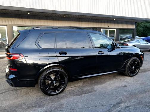 2024 BMW X7 M60i