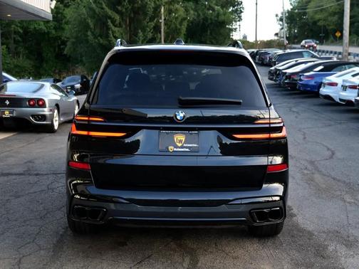 2024 BMW X7 M60i