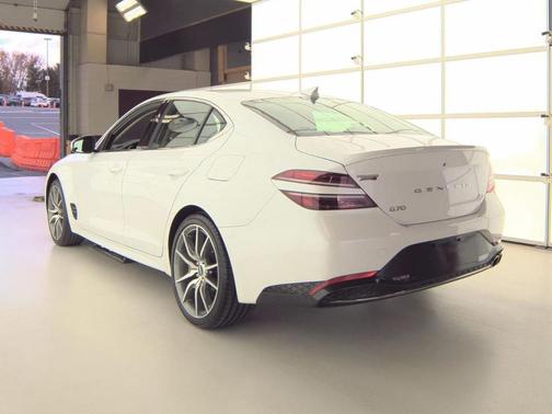 2023 Genesis G70 2.0T AWD
