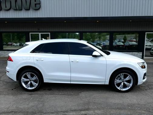 2022 Audi Q8 55 Premium Plus