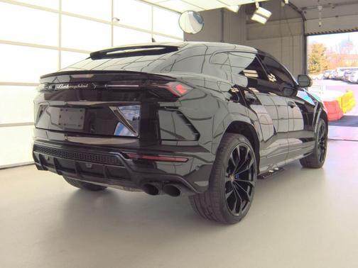 2021 Lamborghini Urus AWD