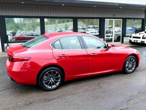 2018 Alfa Romeo Giulia Base