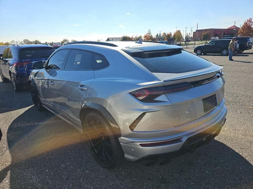 2019 Lamborghini Urus AWD