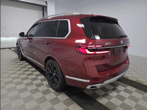 2025 BMW X7 xDrive40i