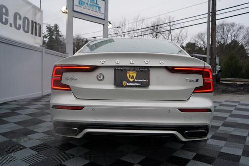 2019 Volvo S60 T6 R-Design