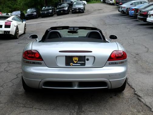 2004 Dodge Viper SRT10