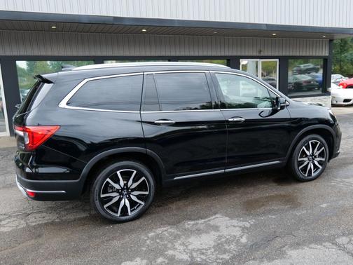 2022 Honda Pilot Touring 8-Passenger