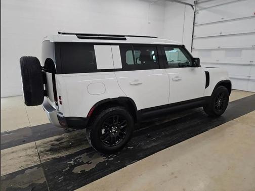 2025 Land Rover Defender 110 P300