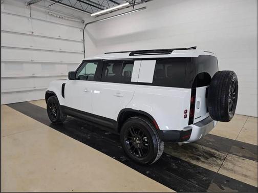 2025 Land Rover Defender 110 P300