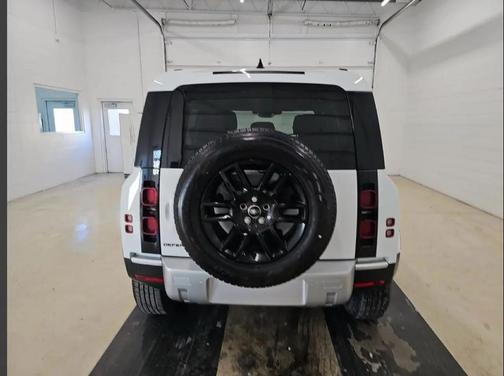 2025 Land Rover Defender 110 P300