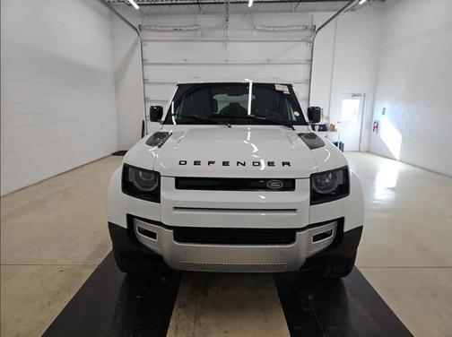 2025 Land Rover Defender 110 P300