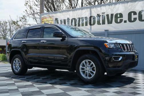 Diamond Black Crystal Pearlcoat 2019 Jeep Grand Cherokee Laredo