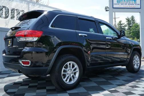 Diamond Black Crystal Pearlcoat 2019 Jeep Grand Cherokee Laredo