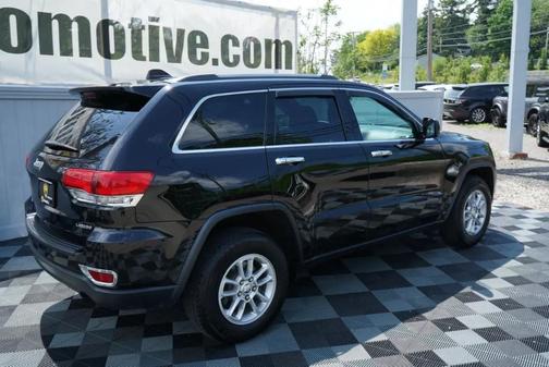 Diamond Black Crystal Pearlcoat 2019 Jeep Grand Cherokee Laredo