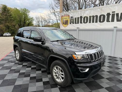 Diamond Black Crystal Pearlcoat 2019 Jeep Grand Cherokee Laredo